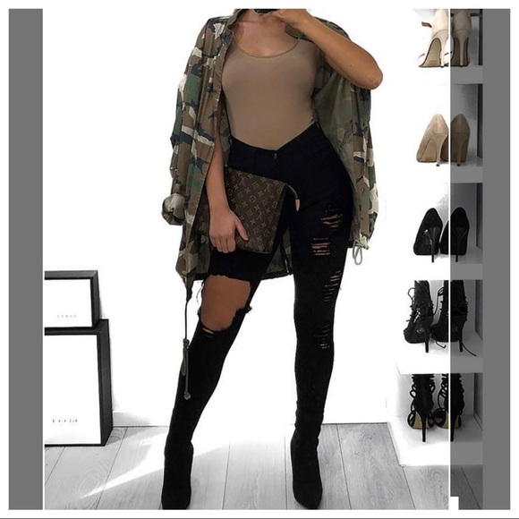 ✨LAST ONES✨Black Ultra Distressed Skinny Jeans - Picture 3 of 9